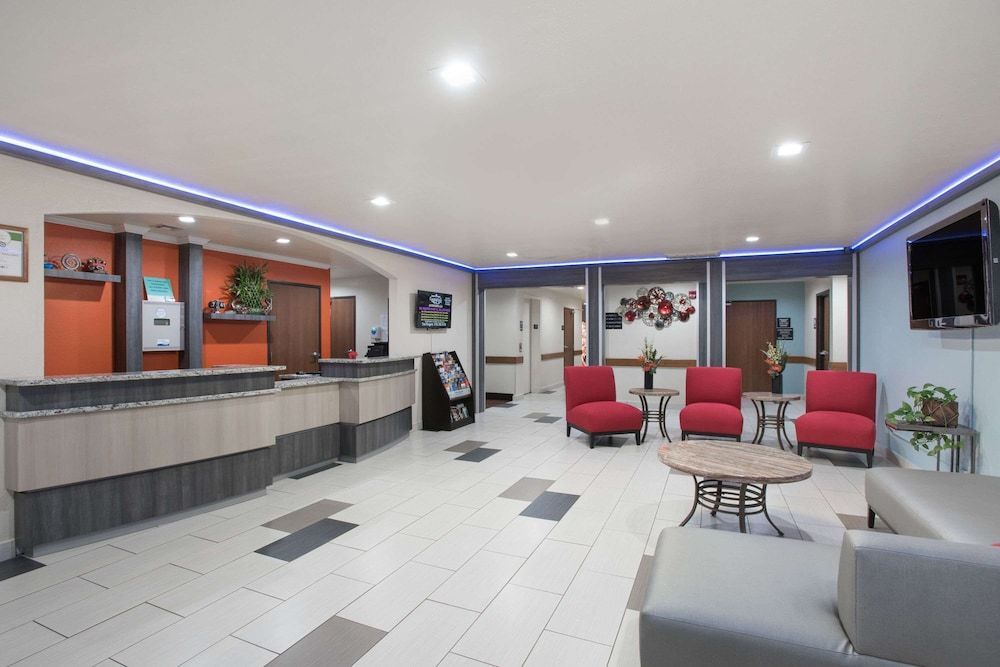 Super 8 by Wyndham Claremore OK 2