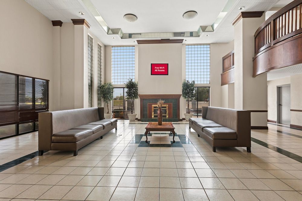 Red Roof Inn & Suites Newnan 1