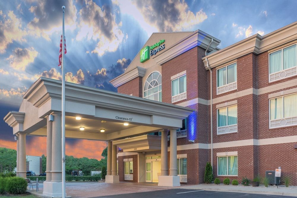 Holiday Inn Express & Suites FRANKFORT by IHG 1