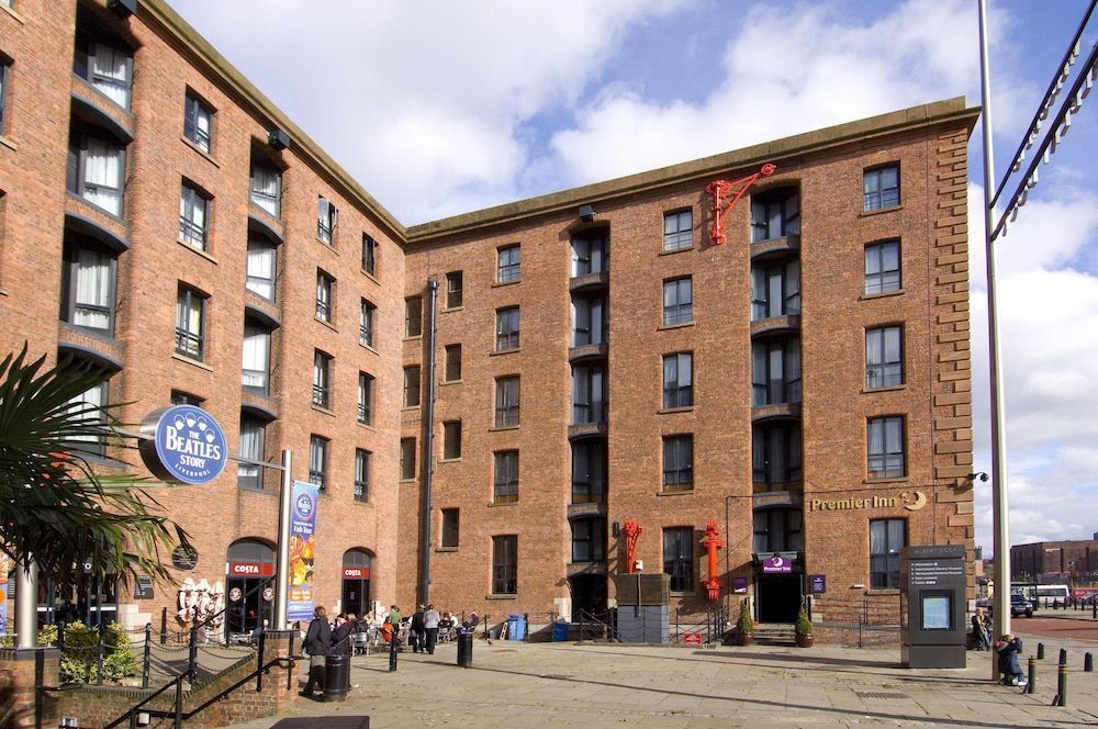 Premier Inn Liverpool City - Albert Dock 1