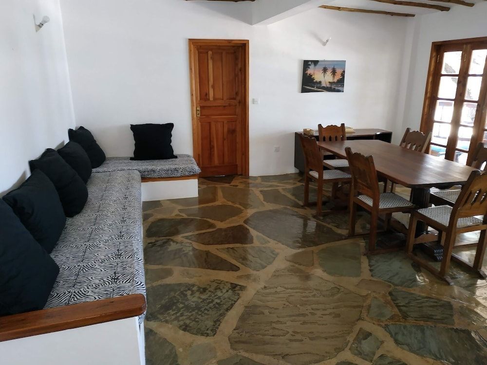 Paris - Malindi - Silver sand beach hotel