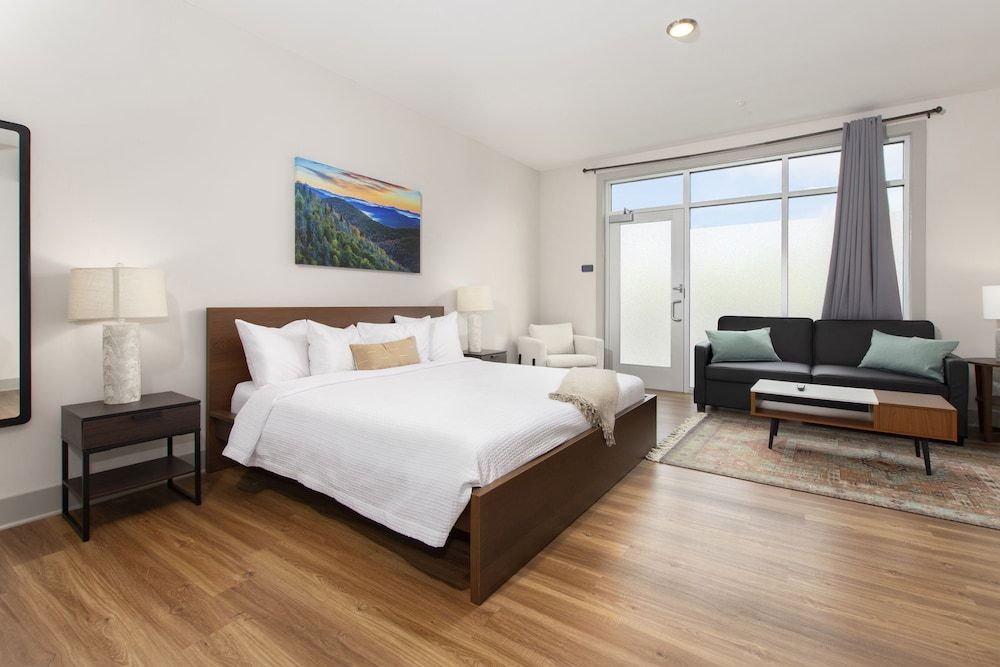 River Row Suites 1