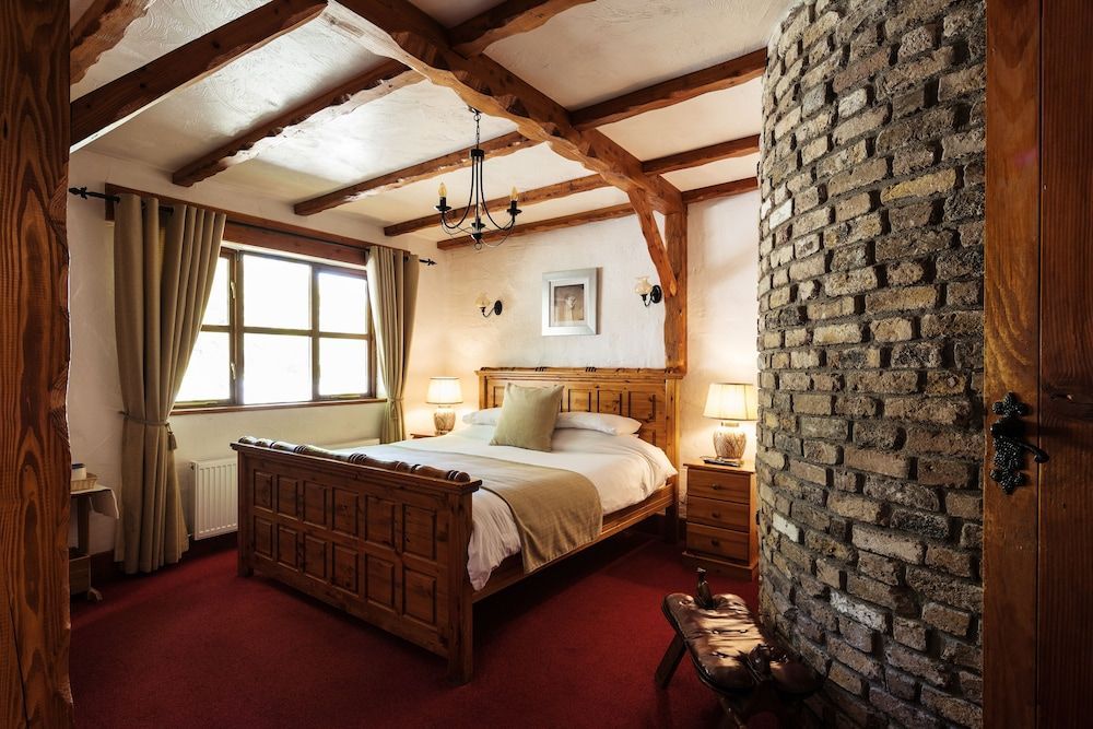 Tudor Lodge 2