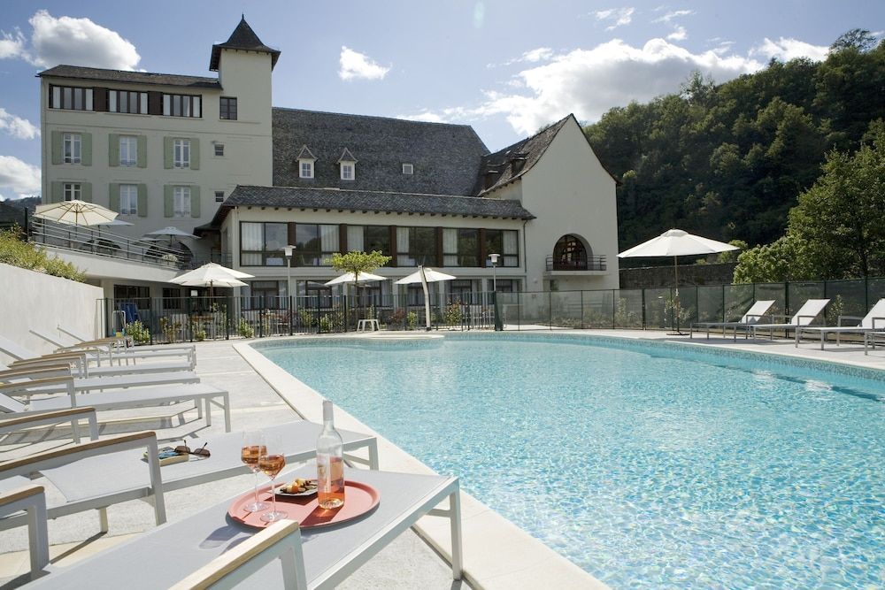 Logis Hôtel restaurant La Rivière 1