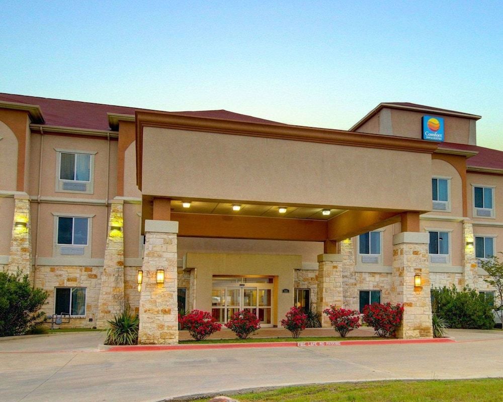 Comfort Inn & Suites Alvarado 1