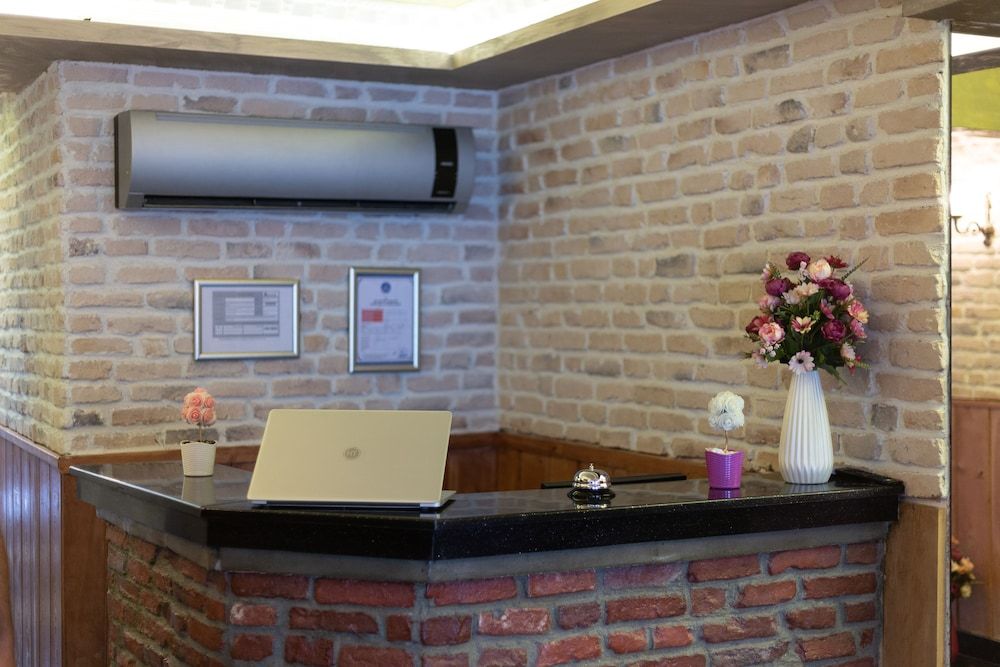Royal Garden Suite and Hotel 2