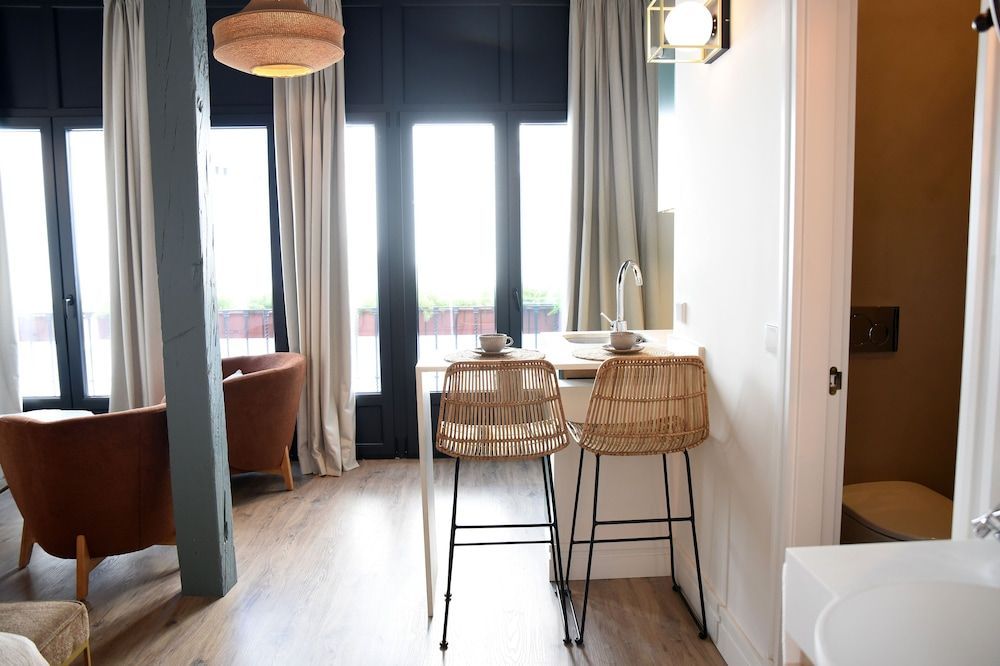 Honest Sevilla Apartments 2