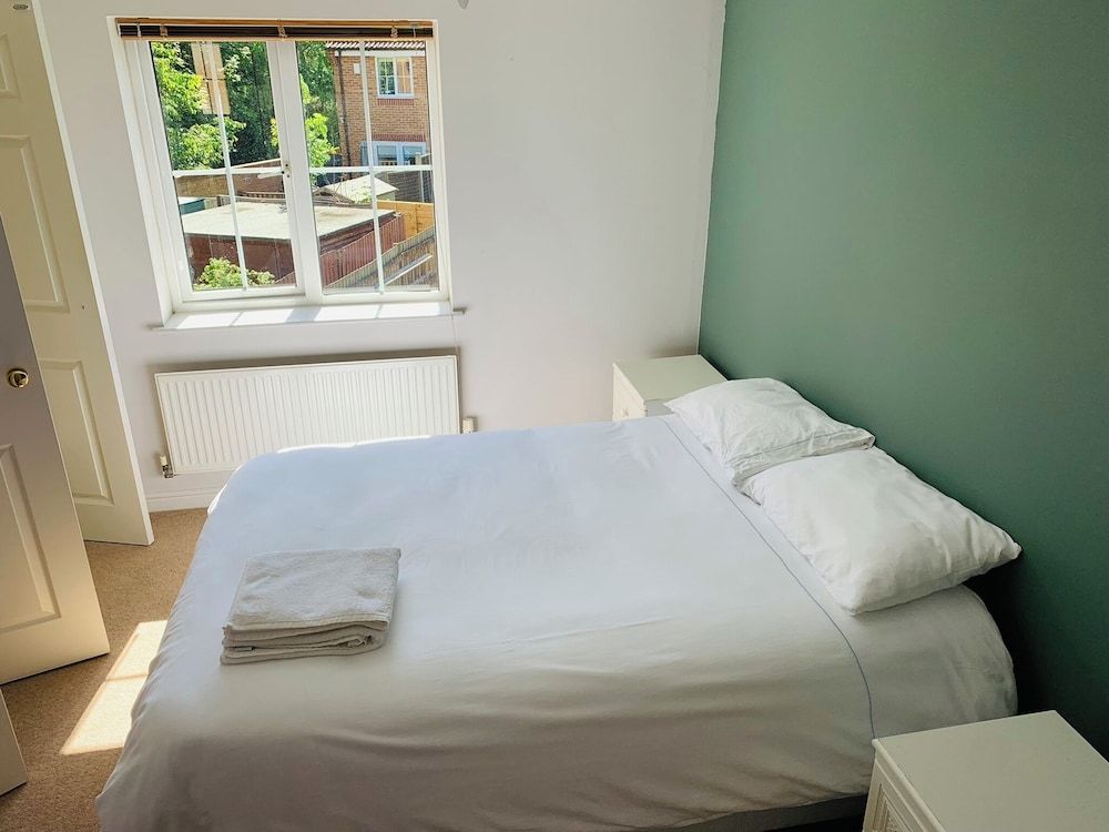Beautiful 2-bed Villa in Coventry 2