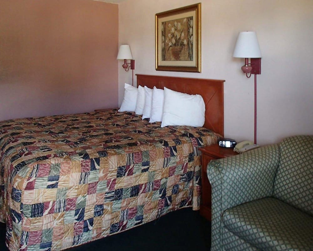 Rodeway Inn Leesburg Chain of Lakes 2
