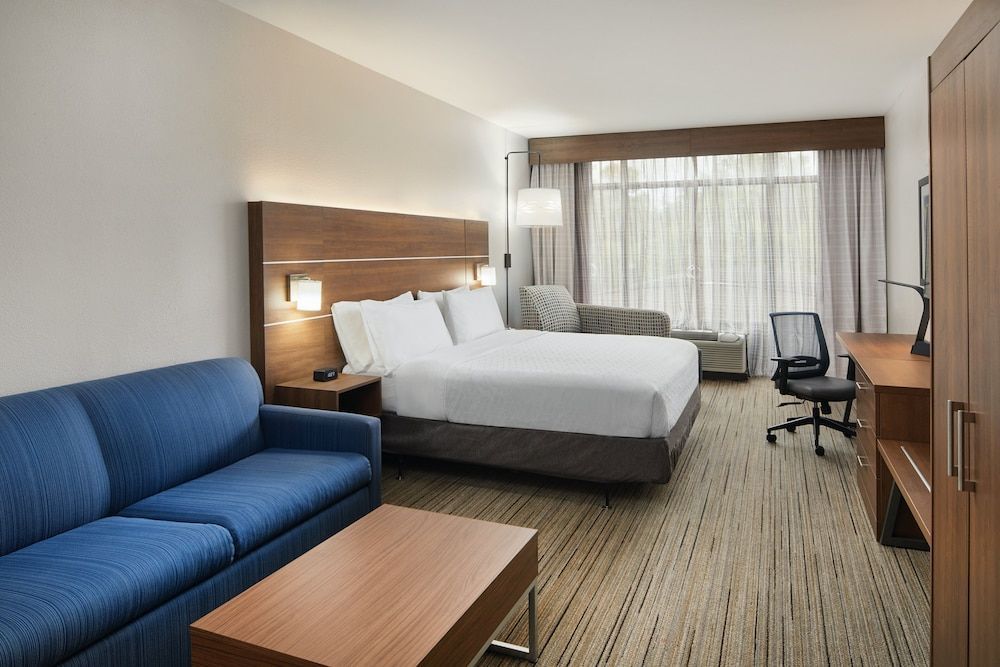 Holiday Inn Express & Suites PENSACOLA WEST-NAVY BASE by IHG 2