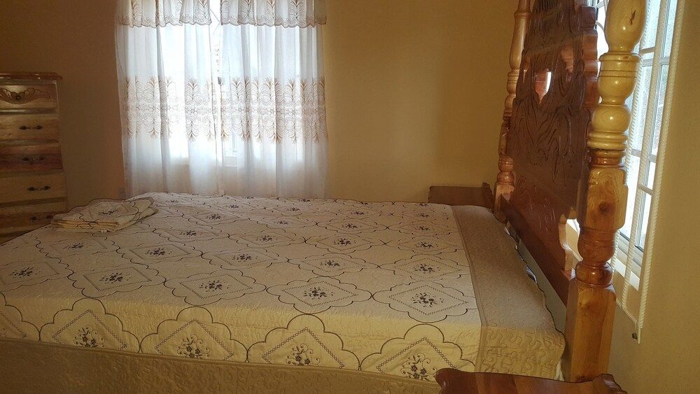 Bev's Rosevilla 2