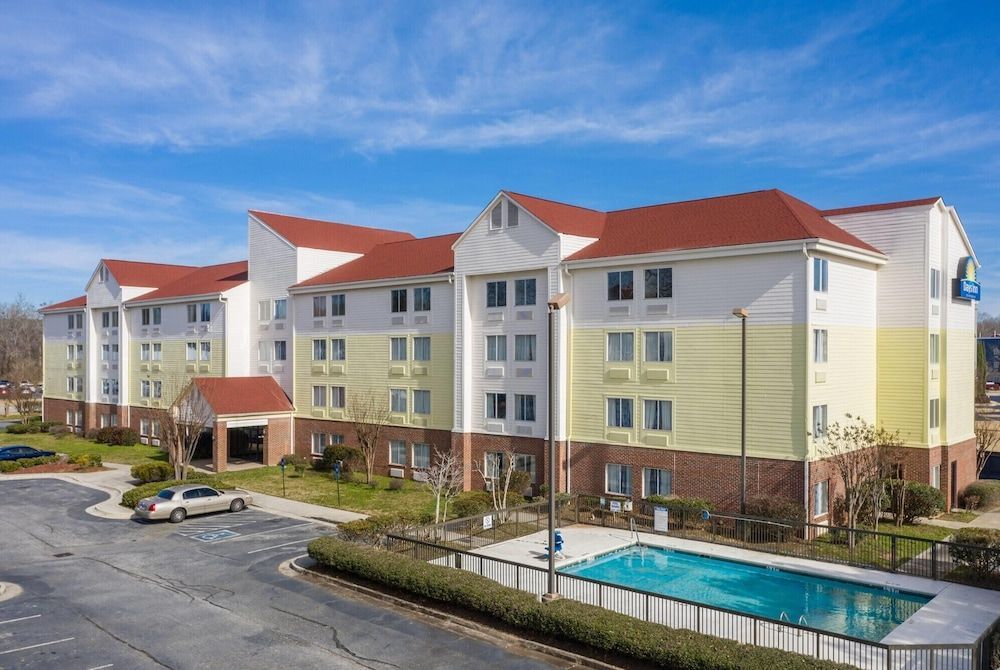 Days Inn by Wyndham Macon I-75 North 1