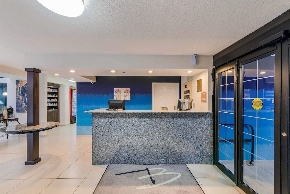 The Blu Hotel Blue Ash Cincinnati, an Ascend Collection Hotel 2