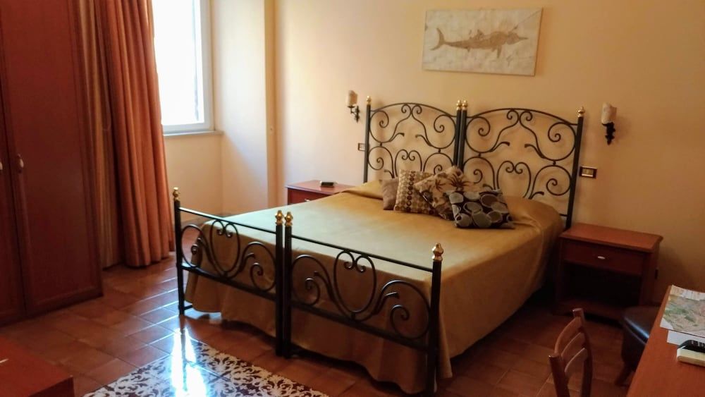 Nicolas Inn 1