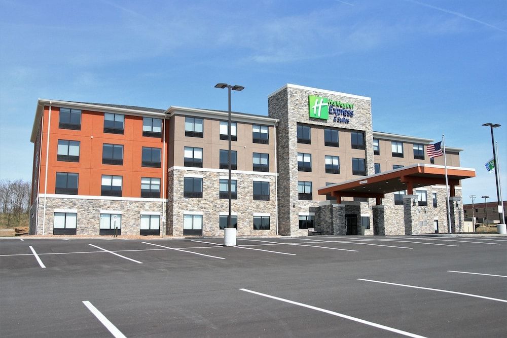 Holiday Inn Express & Suites Clarion by IHG 1