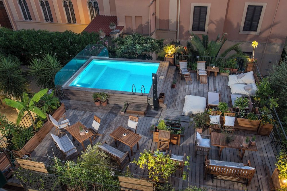 Palm Gallery Hotel 1