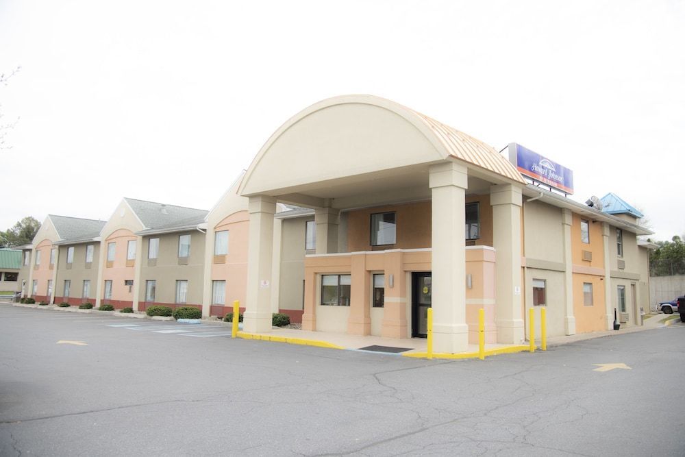 Howard Johnson by Wyndham Allentown/Dorney Hotel & Suites 1
