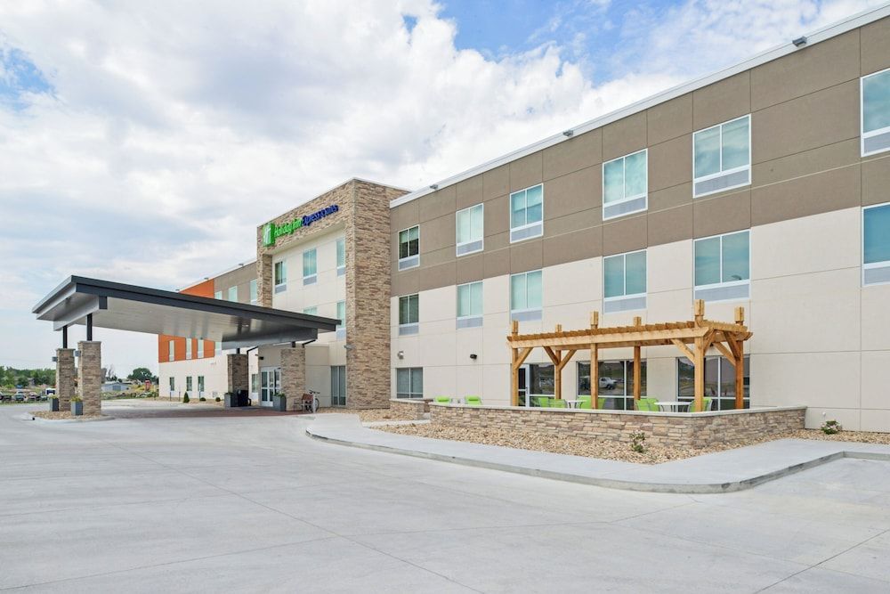 Holiday Inn Express & Suites CHADRON by IHG 1