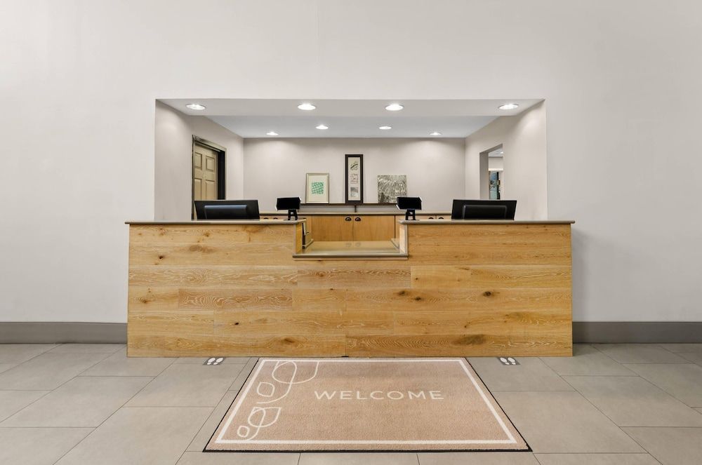 Country Inn & Suites by Radisson, Roanoke, VA 2