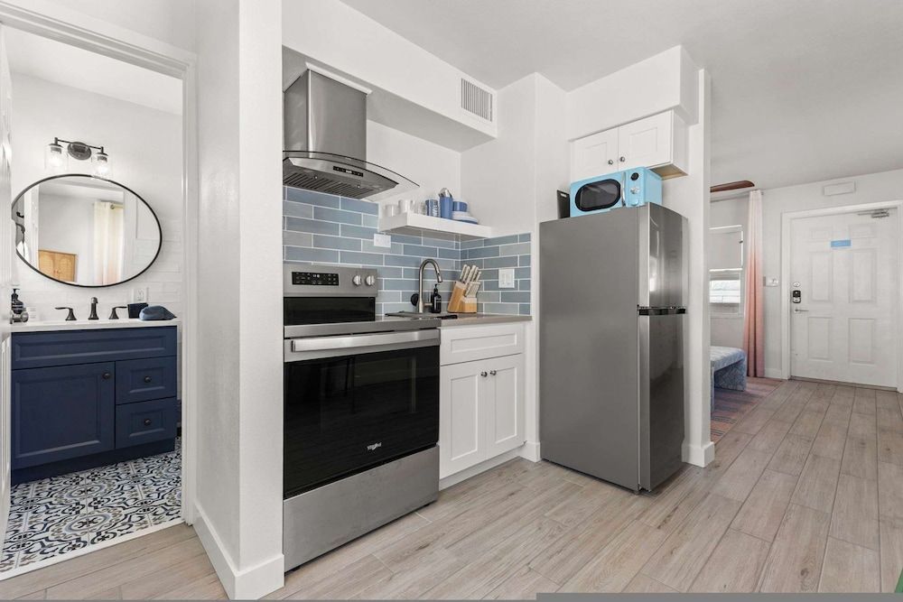 Studio w/ King Bed Heated Pool, Steps to Beach! 2