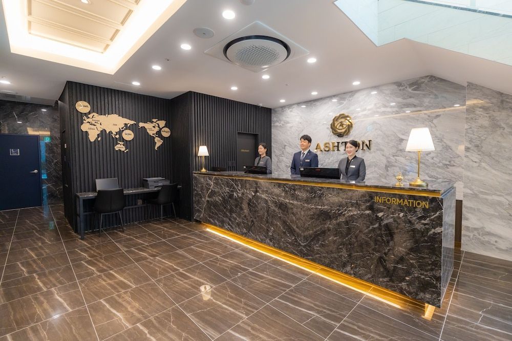 Ashton Hotel 2