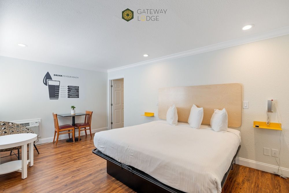 Gateway Lodge 2