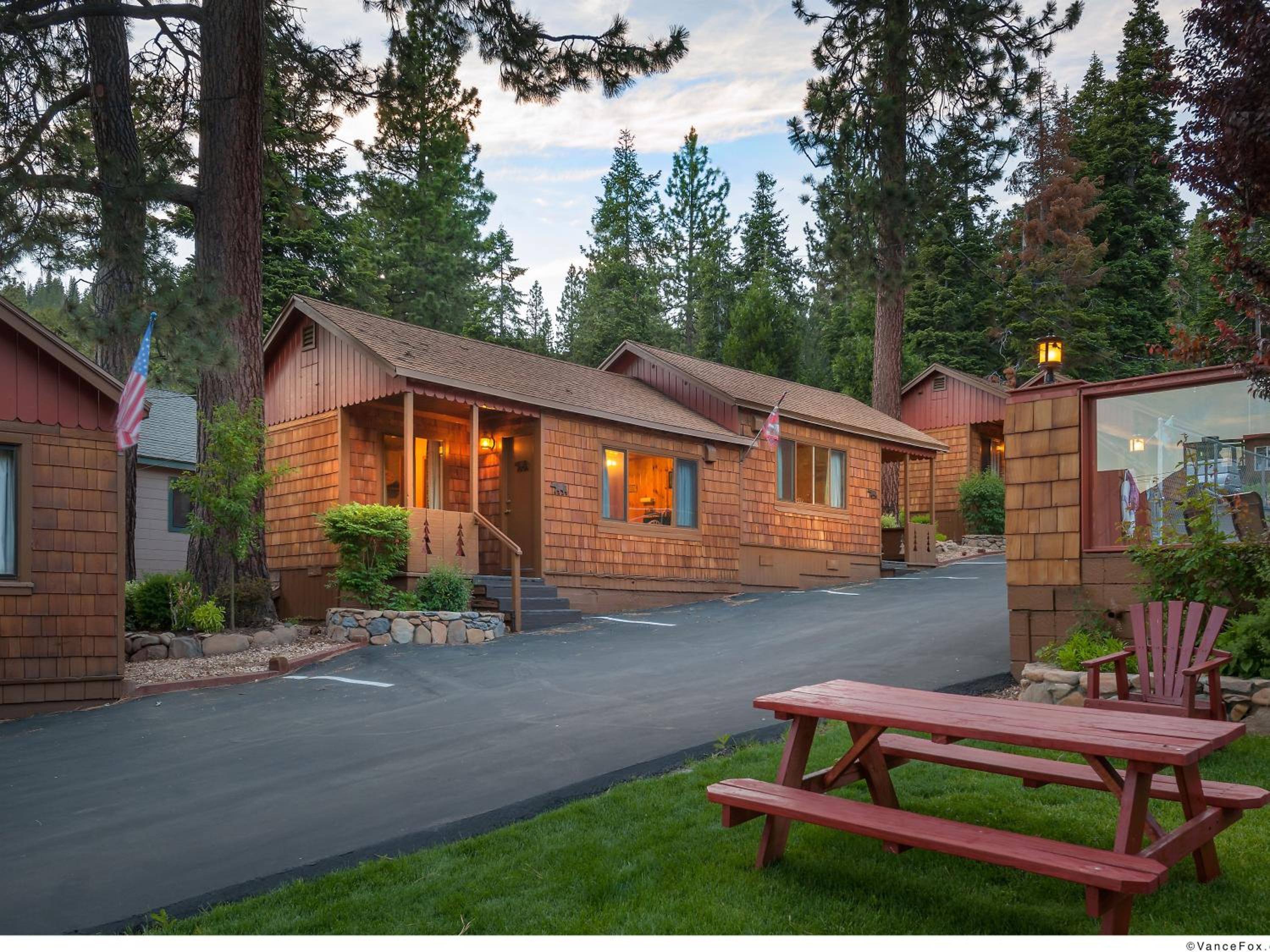 Cedar Glen Lodge 2