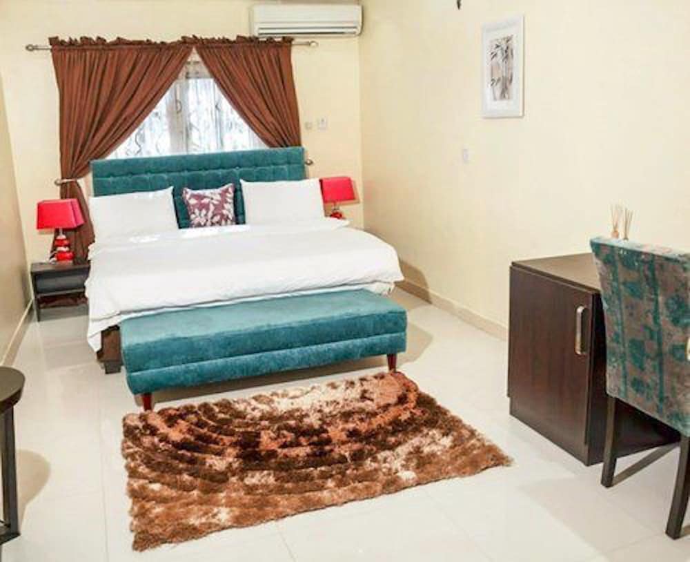 Topaz Luxury Suites & Apartments 1