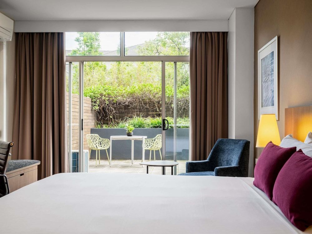 Mercure Sydney St Leonards 1