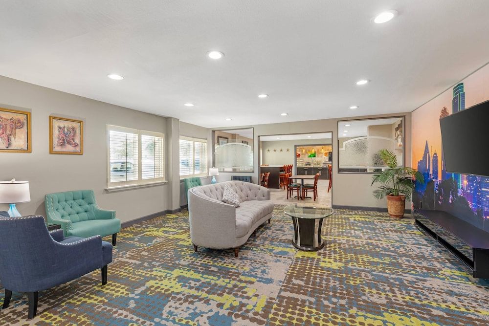 Quality Inn & Suites Plano East - Richardson 2