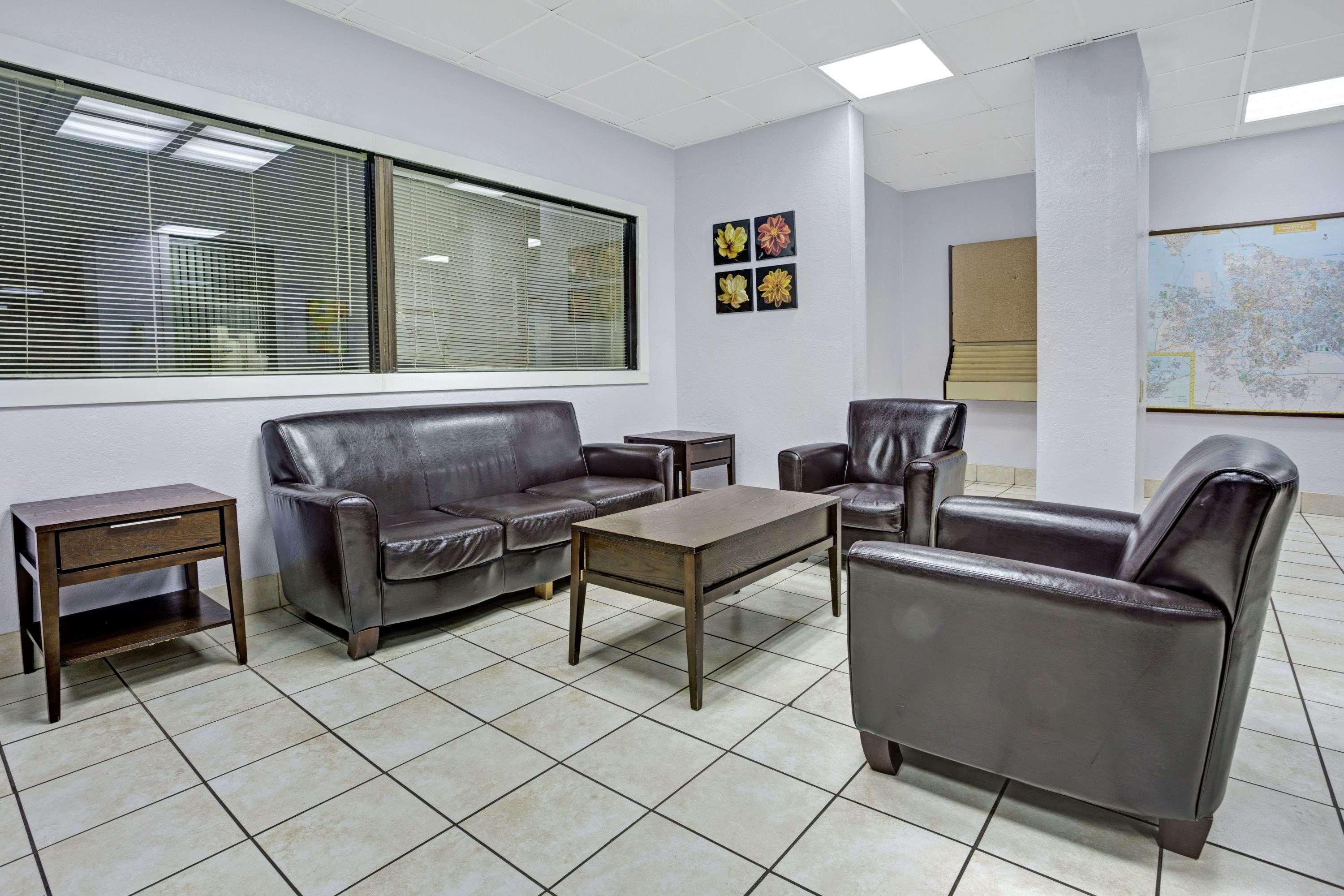 Days Inn by Wyndham Norfolk Military Circle 1