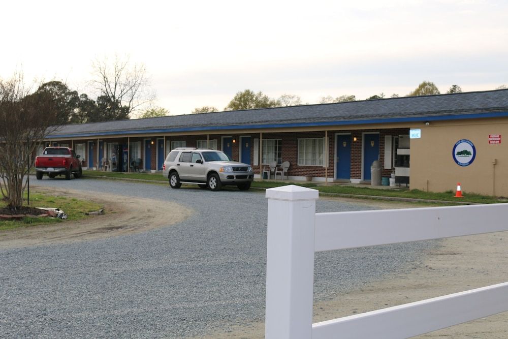 Four Oaks Lodging 1