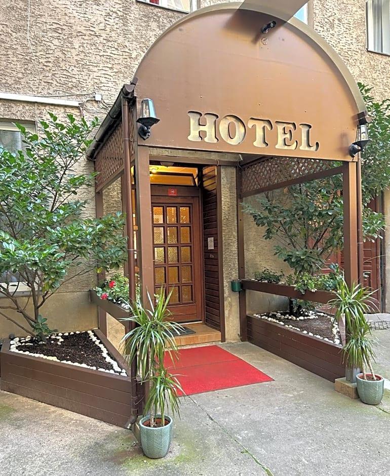Hotel Adam 1