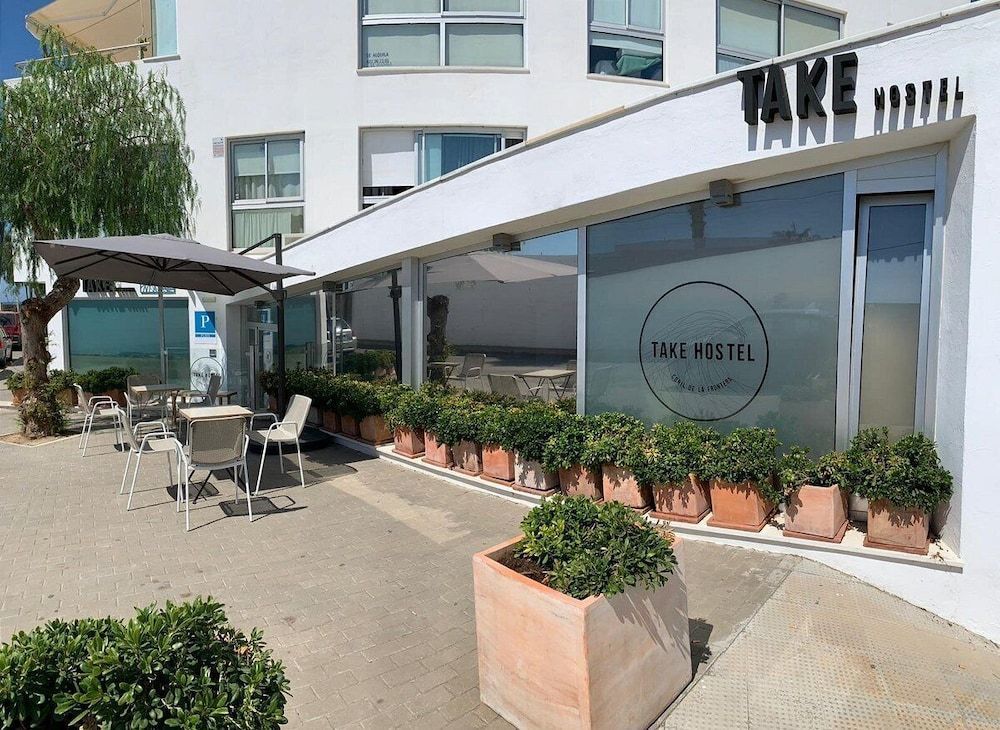 TAKE SURF Hostel Conil 1
