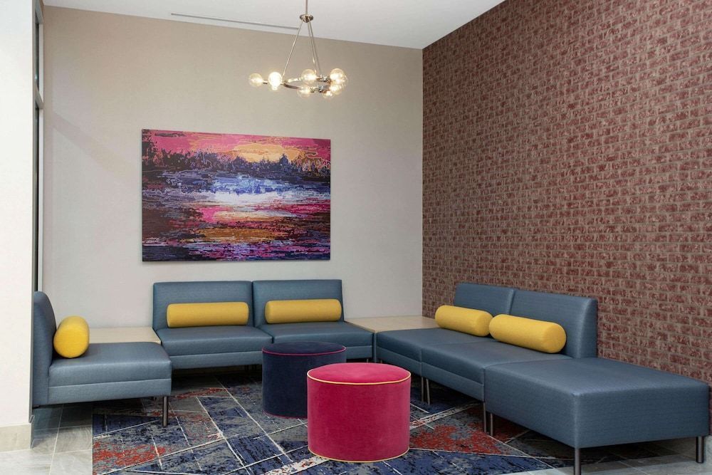 La Quinta Inn & Suites by Wyndham Manassas, VA- Dulles Airport 2