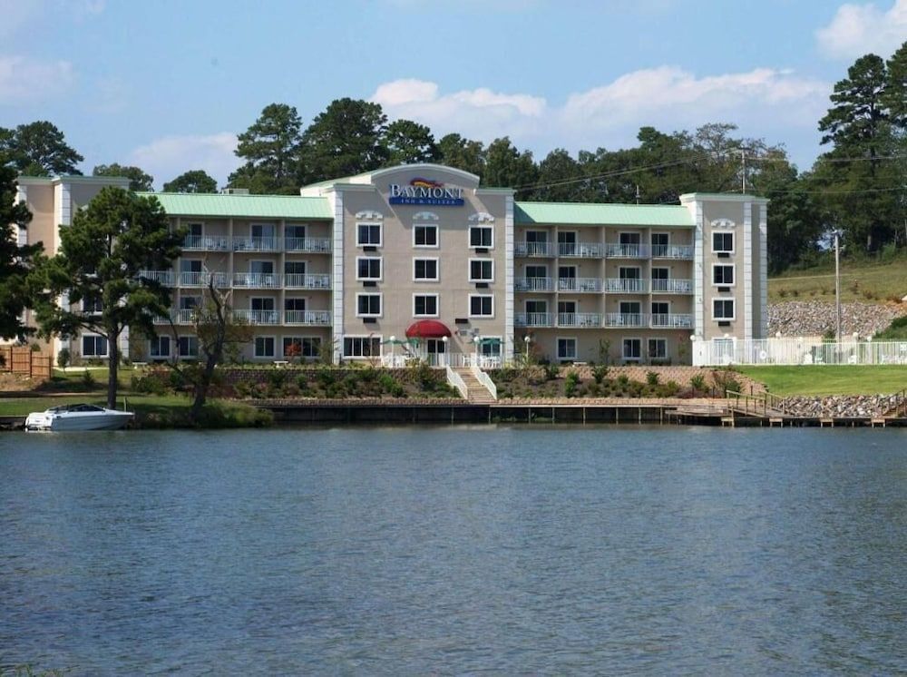 Baymont by Wyndham Hot Springs On the Lake 1