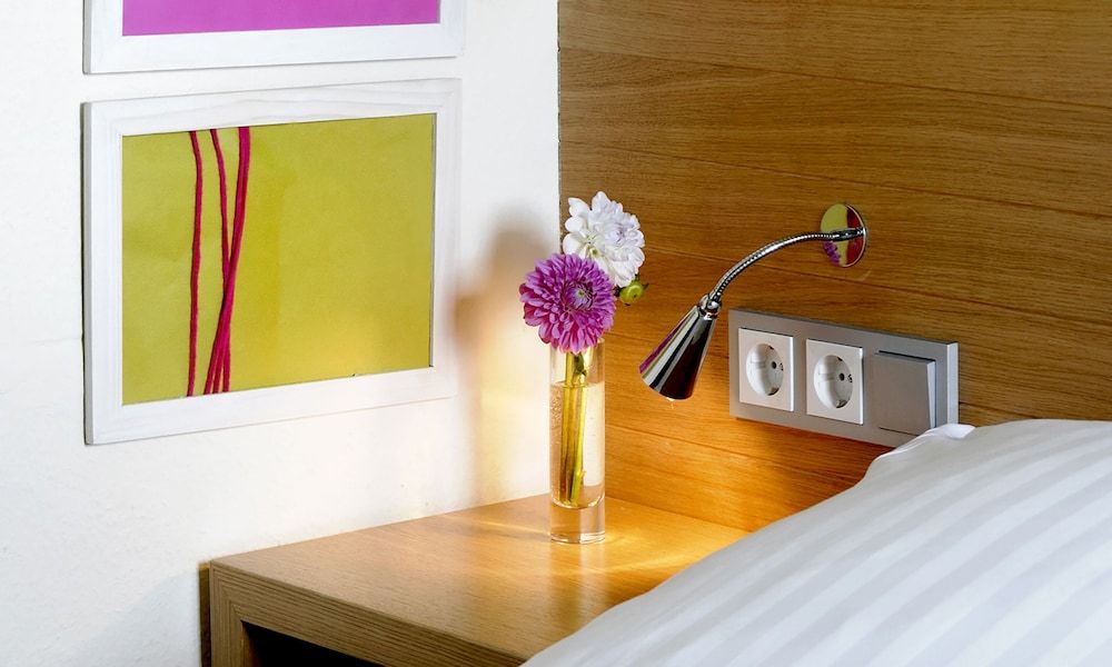 Business & Budget Hotel Tessin 1