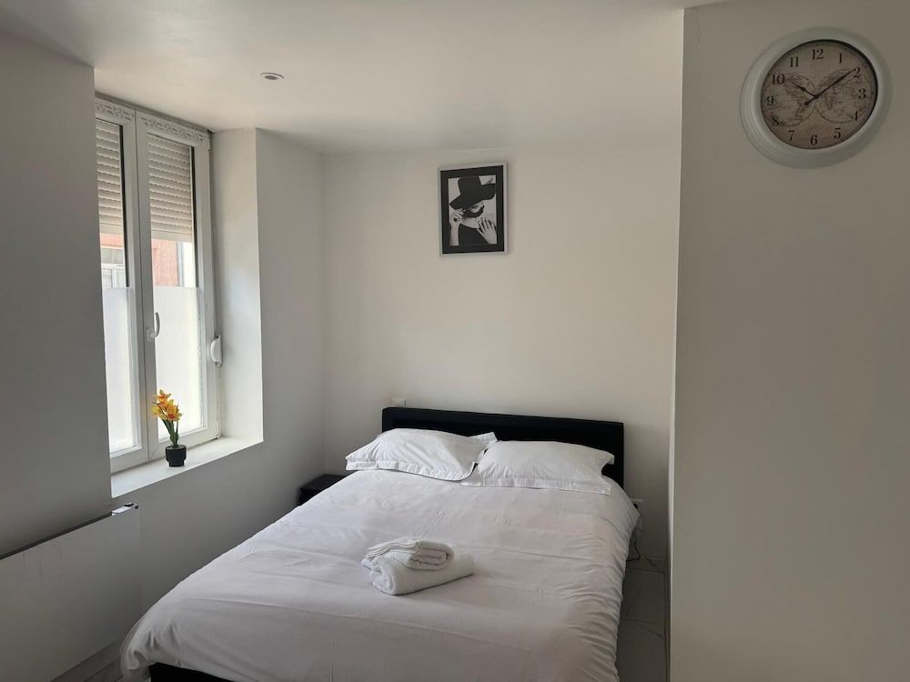 Calais Room 2
