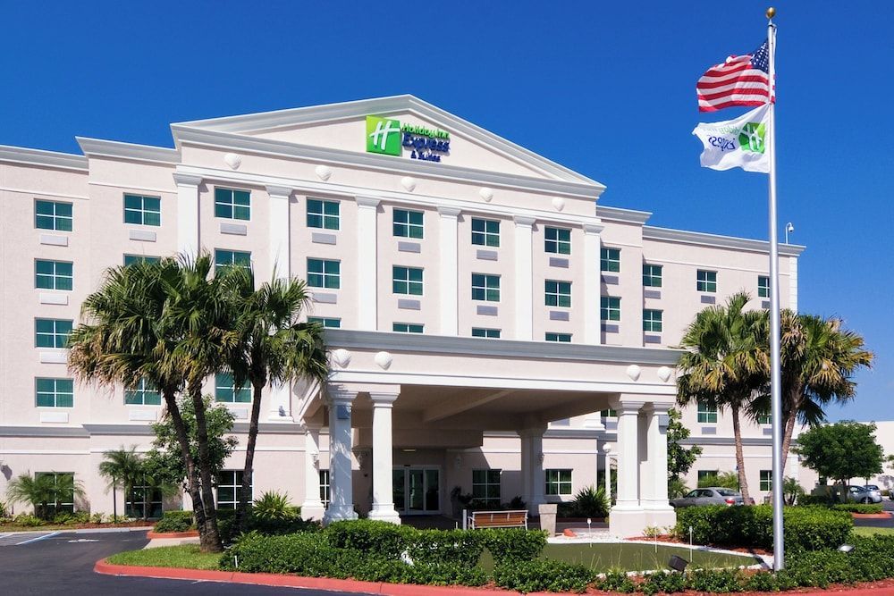 Holiday Inn Express & Suites MIAMI-KENDALL by IHG 1