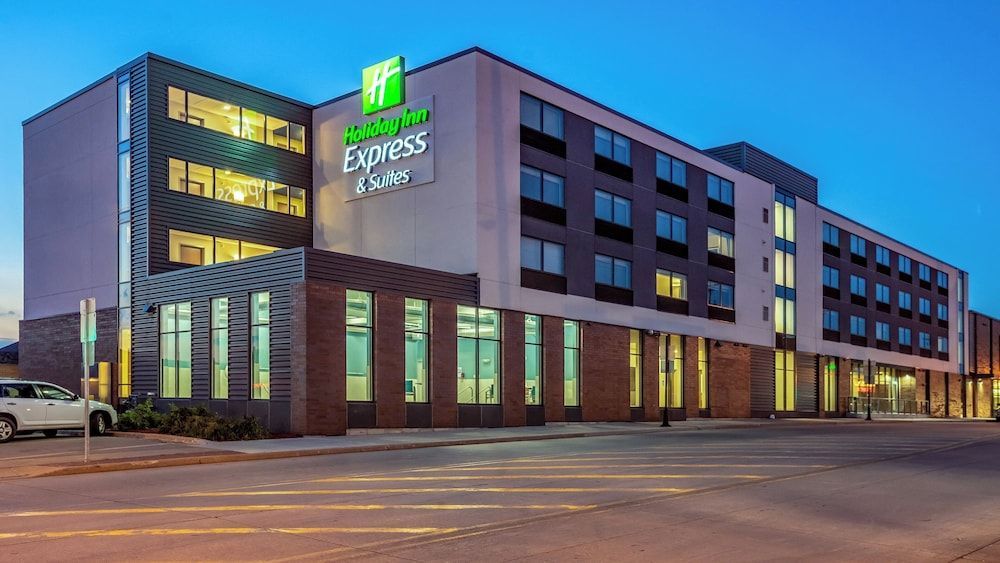 Holiday Inn Express & Suites PLATTEVILLE by IHG 1