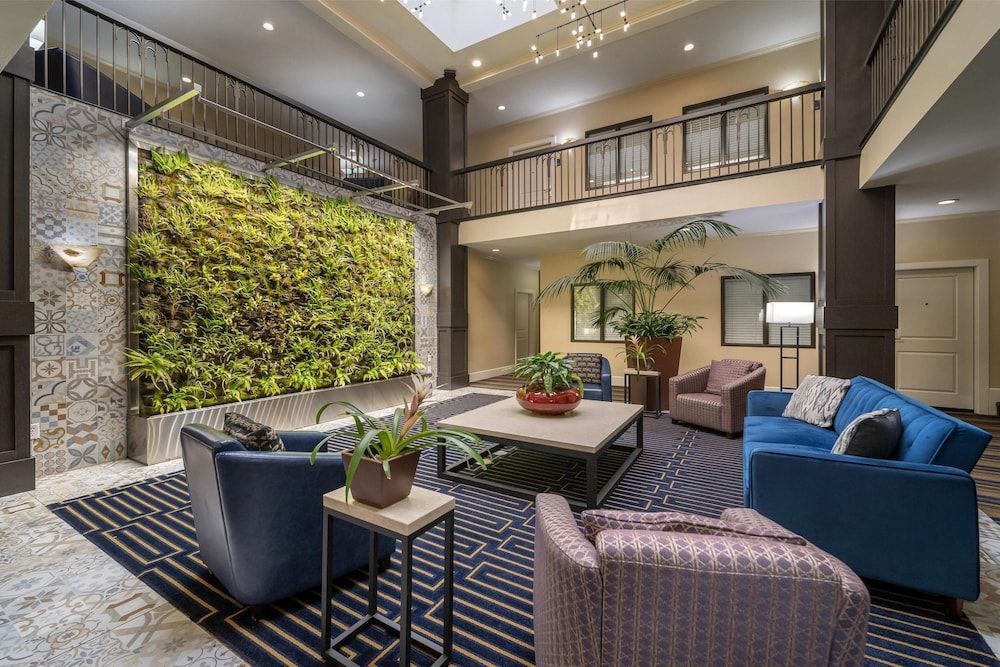Best Western Plus Palm Court Hotel 2