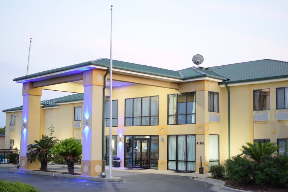 Days Inn by Wyndham Montgomery 1