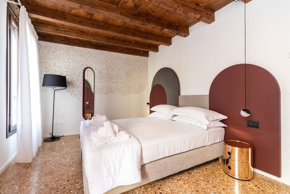 Palazzo Miracoli Apartments 1