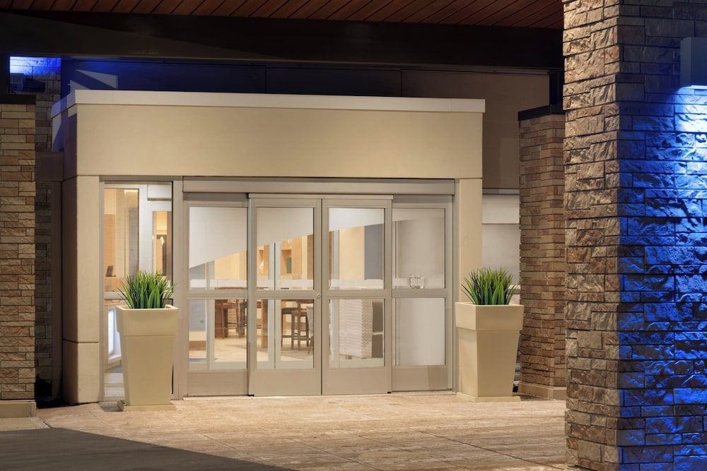Holiday Inn Express & Suites CINCINNATI SOUTH - WILDER by IHG 1