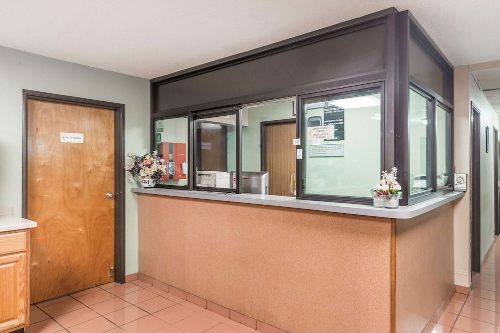 Super 8 by Wyndham O'Fallon MO/St. Louis Area 2
