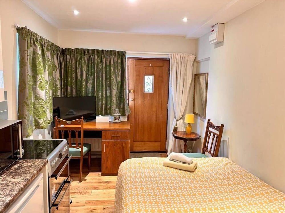 Fab Studio Room in Botley, Oxford 2