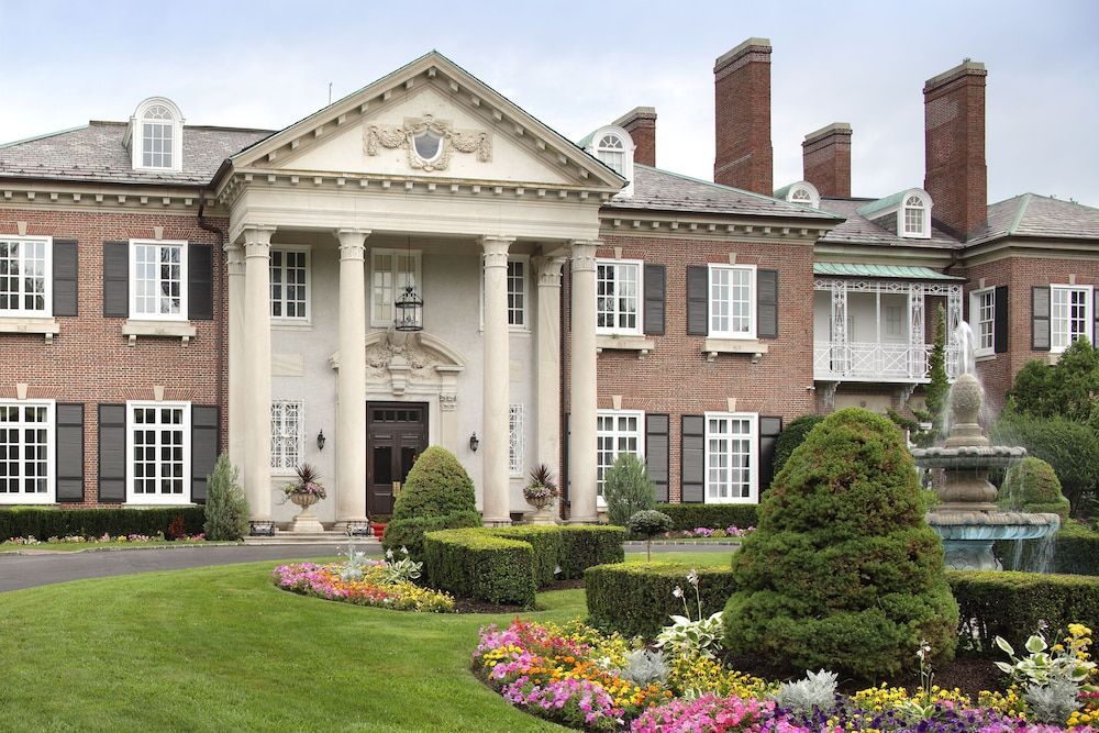 The Mansion at Glen Cove 1