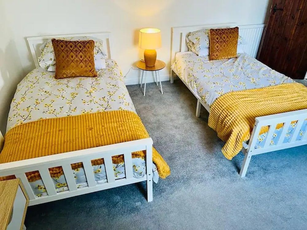 2 Bed-Sleeps 4-Sea View-Pet Friendly-Parking 2