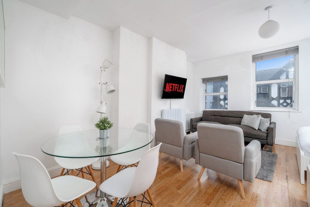 Spacious Studio Apartment Soho Square 2