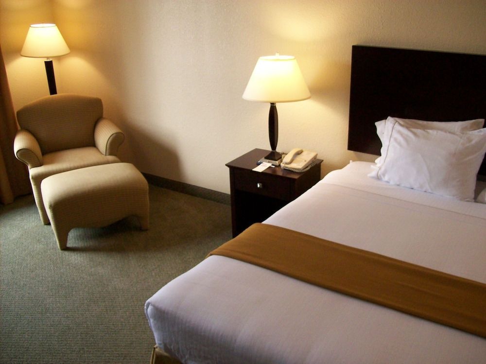 Holiday Inn Express & Suites ATHENS by IHG 1